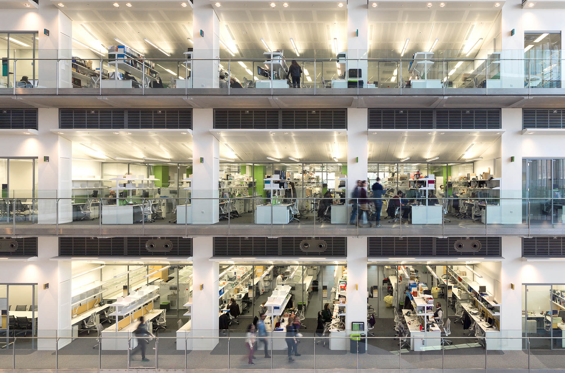 The-Francis-Crick-Institute-Open-Plan-Lab-and-office-space-credit-PLP-architecture