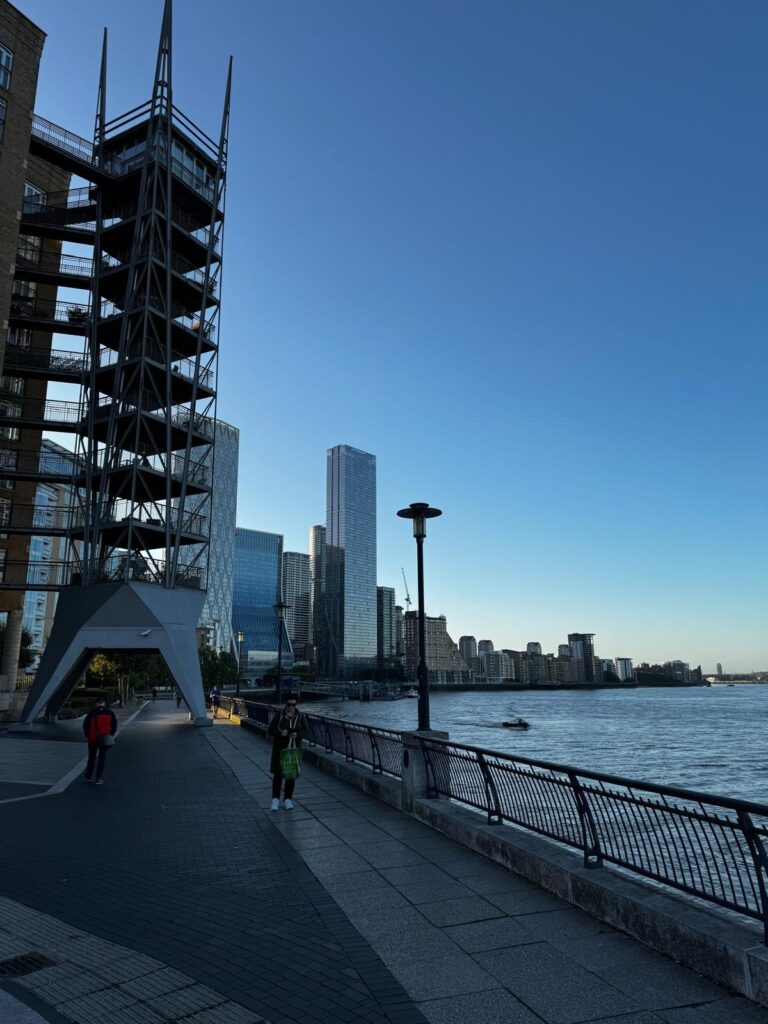 Emma-Whites-conifidential-project-commute-take-a-moment-to-reflect-2-of-2-Septembe